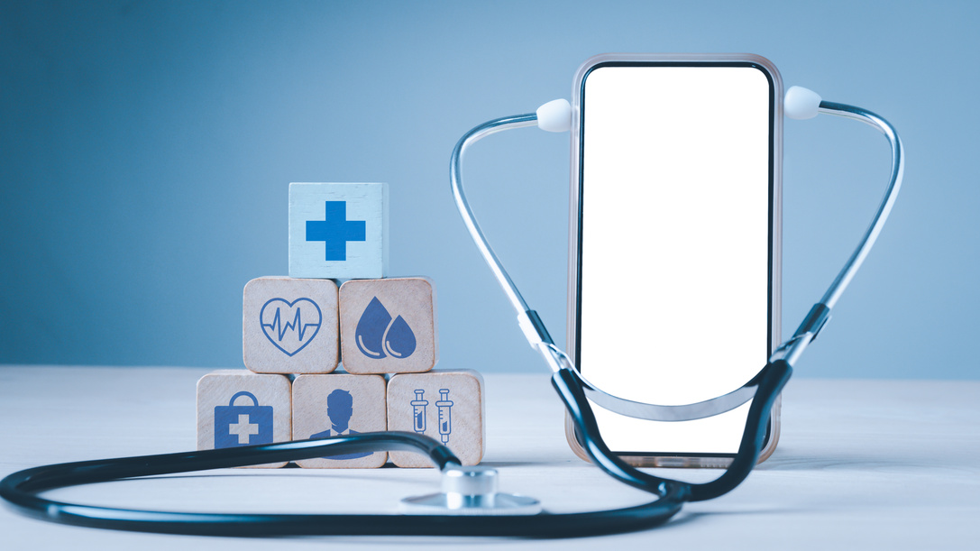 Doctor through the Smartphone Screen, Doctor Online, Online Medi